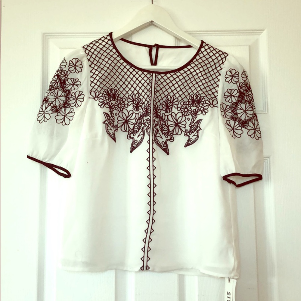 Detailed black & white top